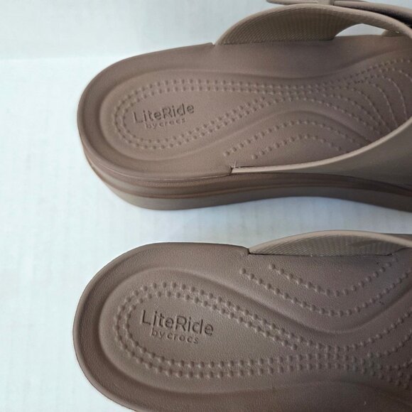 Crocs Sandals Womens 9 Beige Latte Brooklyn Buckle Low Wedge Platform - Picture 9 of 15